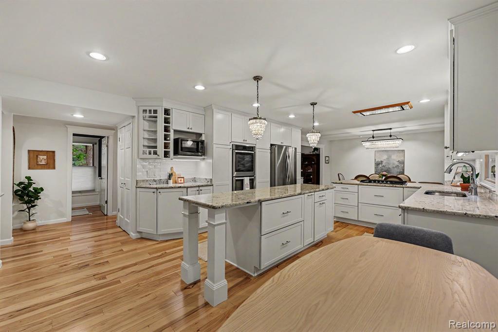 8265 Deerwood Road Property Photo 15