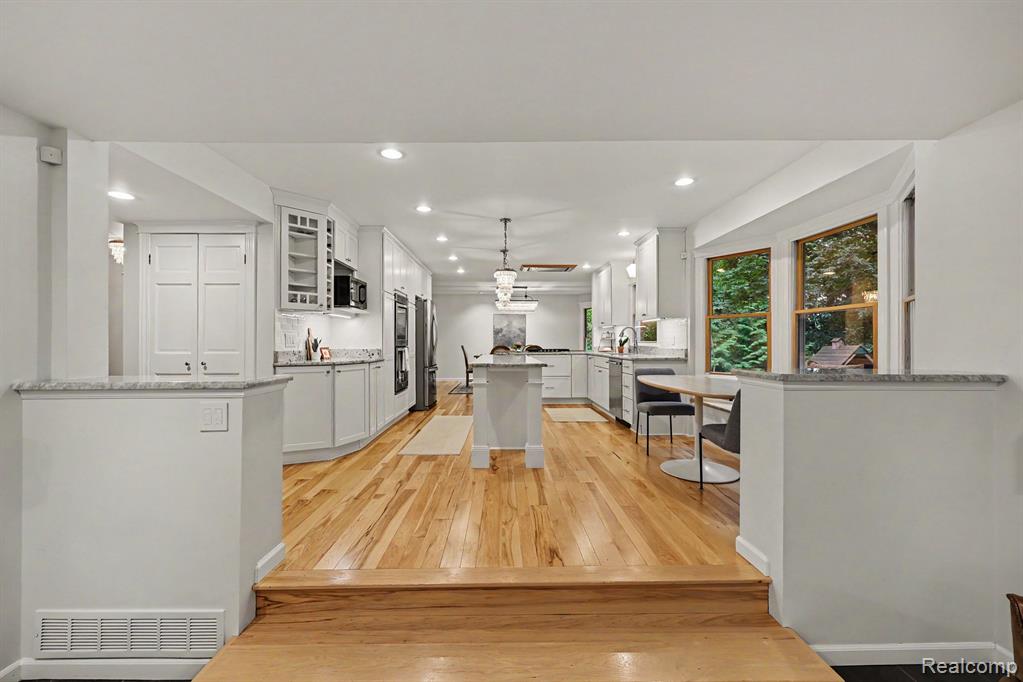 8265 Deerwood Road Property Photo 17