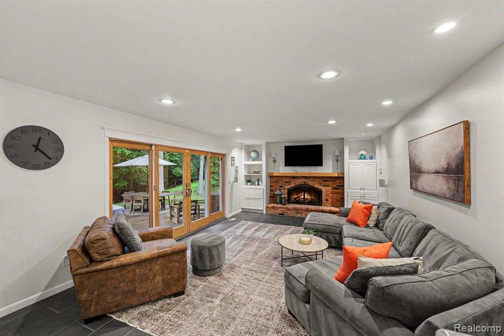 8265 Deerwood Road Property Photo 18