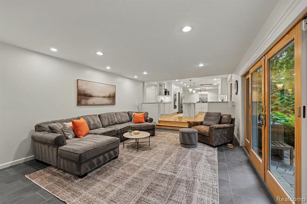 8265 Deerwood Road Property Photo 19