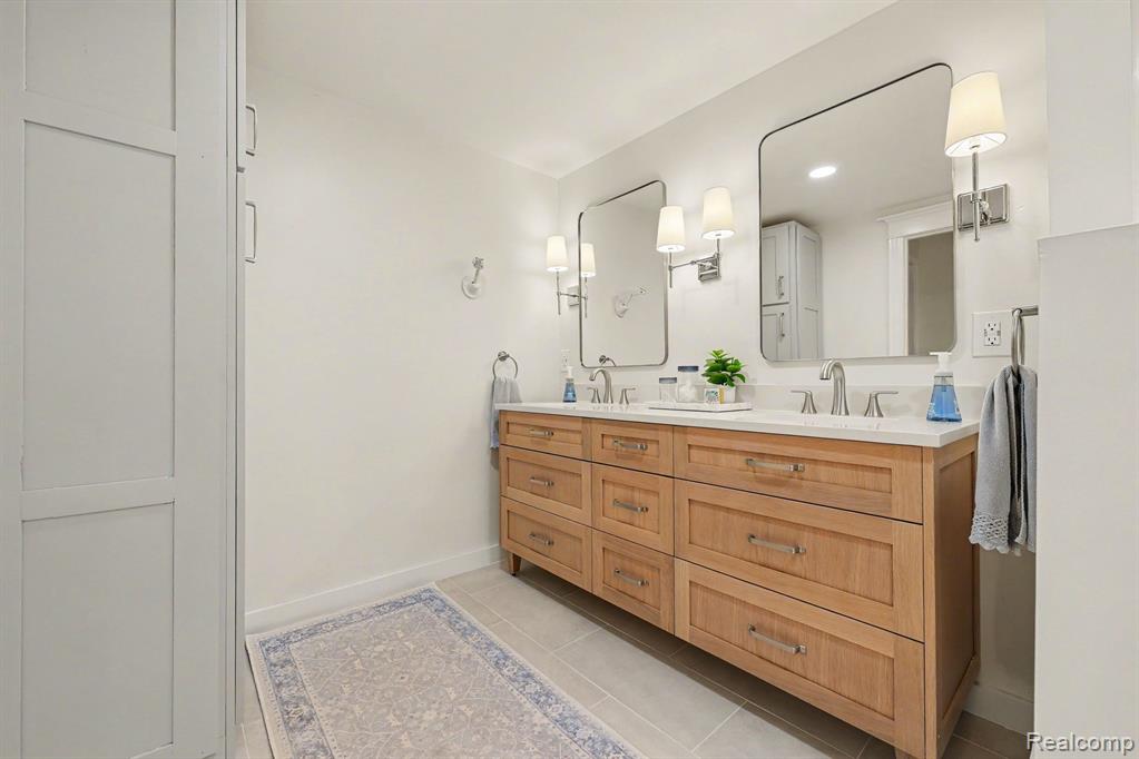 8265 Deerwood Road Property Photo 24