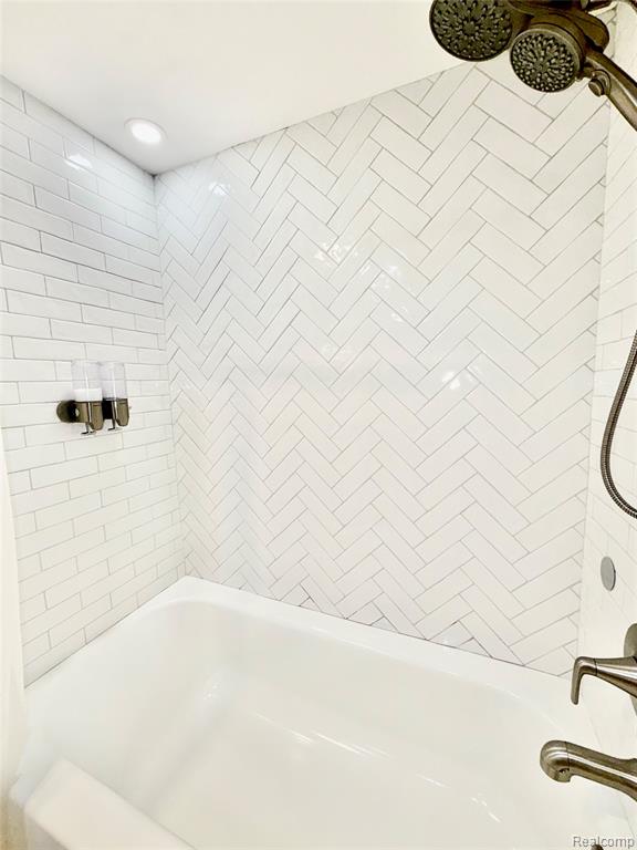 8265 Deerwood Road Property Photo 27