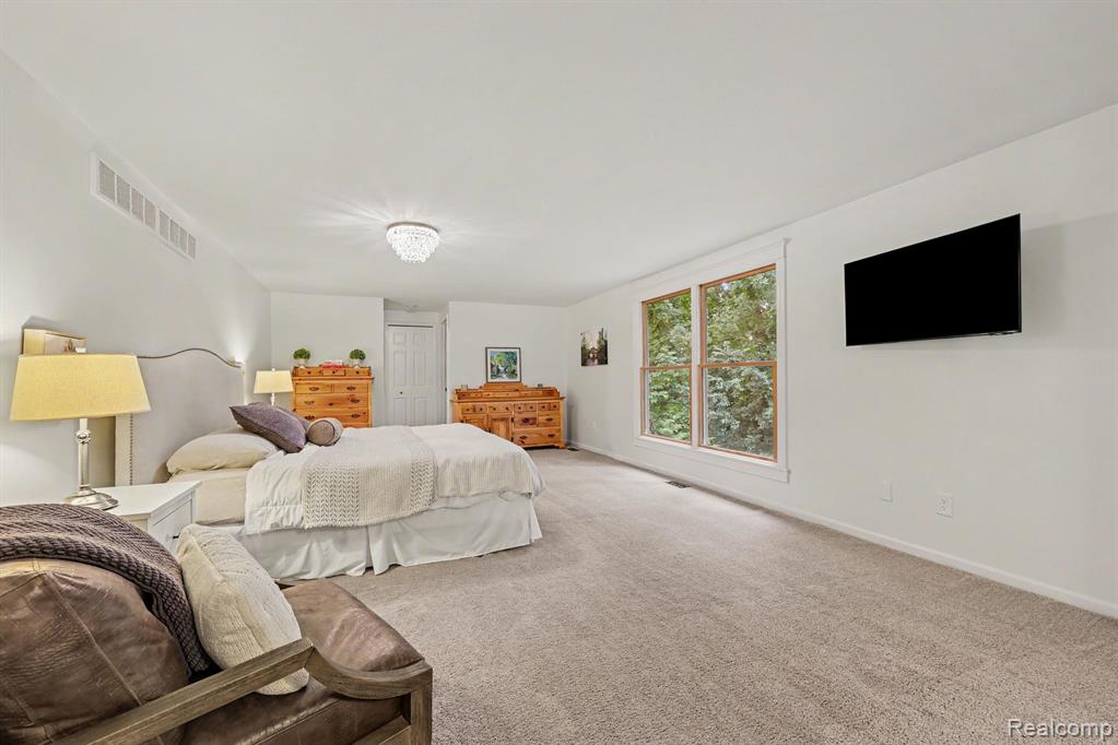 8265 Deerwood Road Property Photo 29