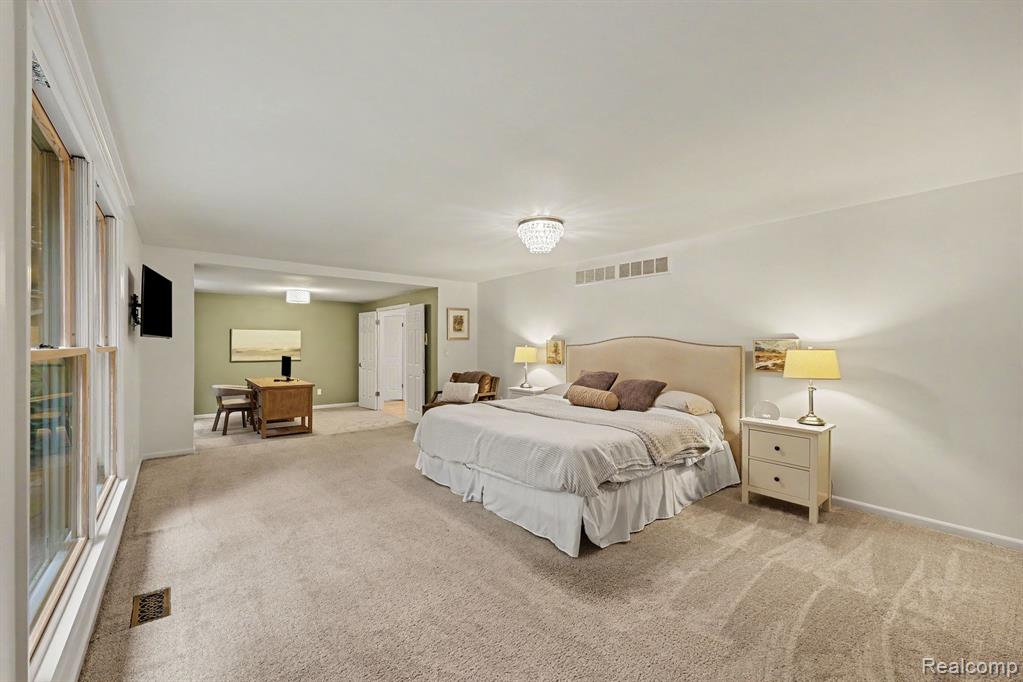8265 Deerwood Road Property Photo 30