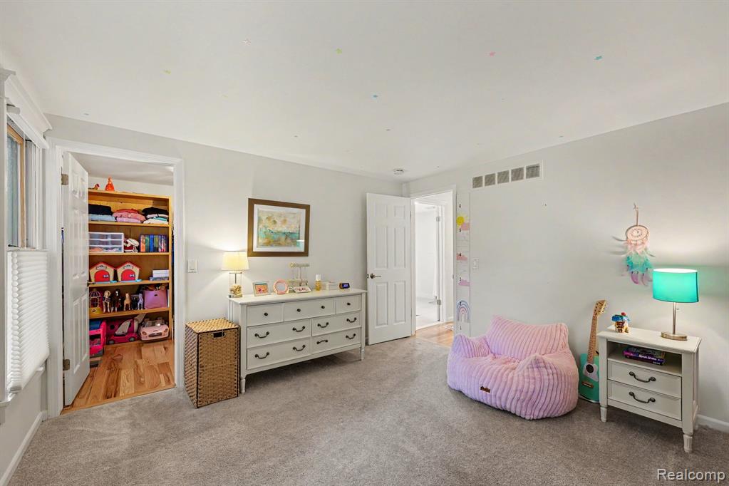 8265 Deerwood Road Property Photo 34