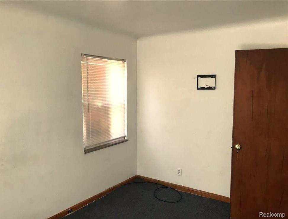 13042 Hampshire Street Property Photo 8