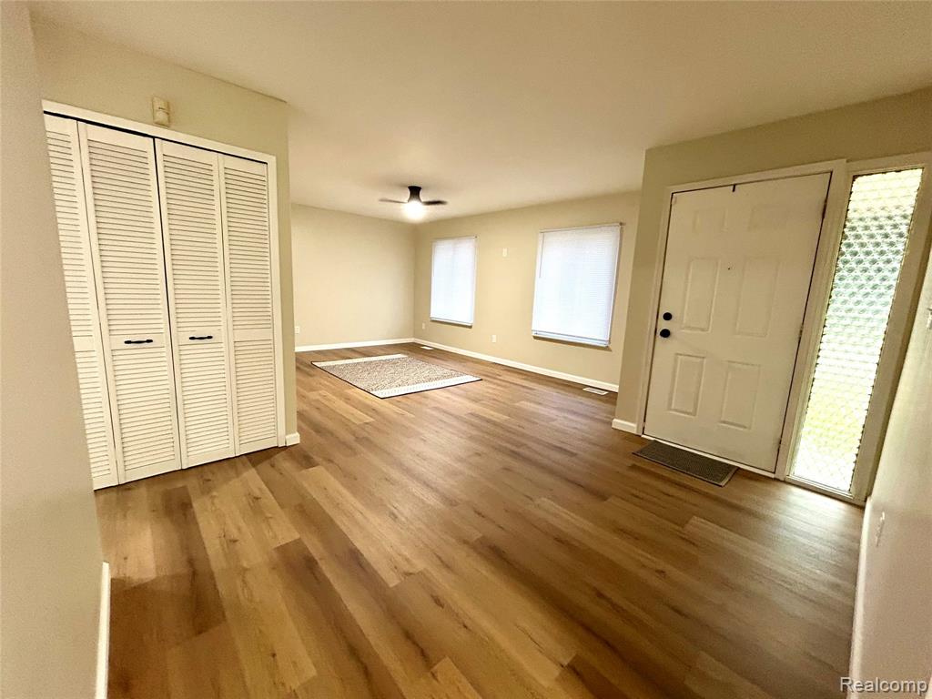 15460 Collins Street Property Photo 16