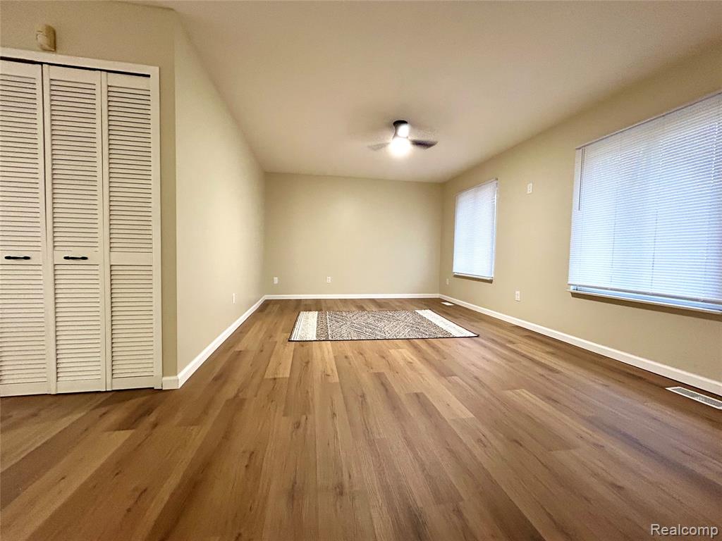 15460 Collins Street Property Photo 17