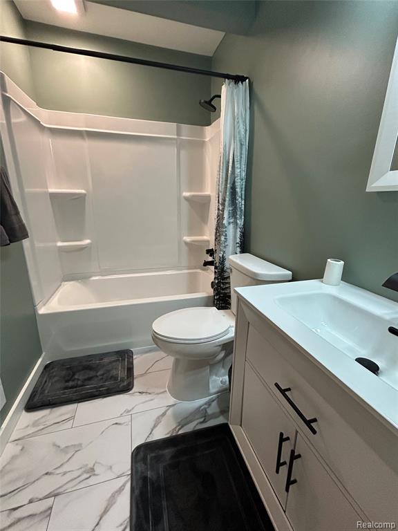 15460 Collins Street Property Photo 19