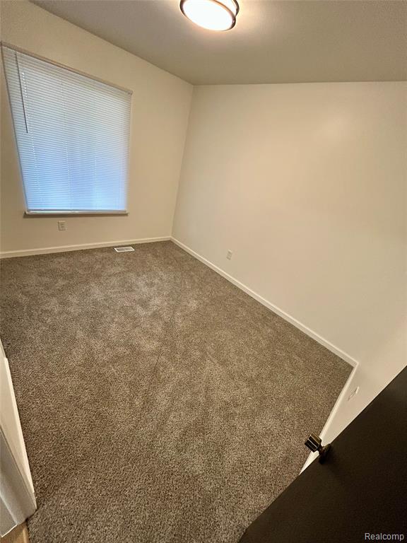 15460 Collins Street Property Photo 24