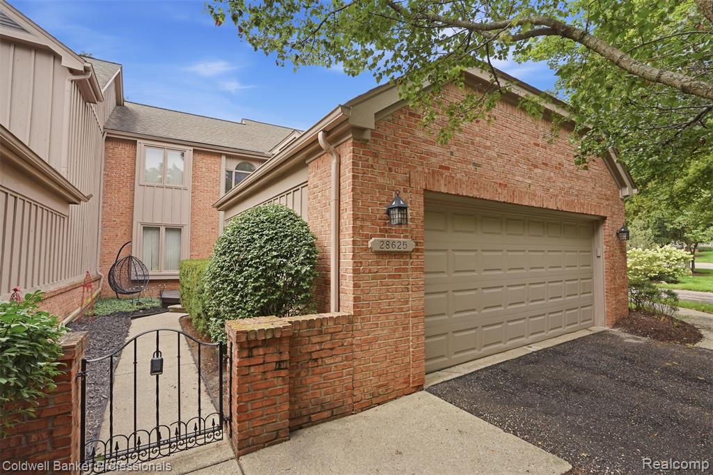 28625 Auburn Court Property Photo 1
