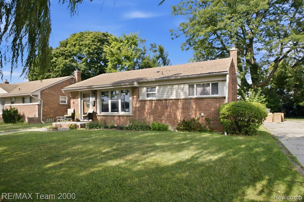 3320 Southfield Road Property Photo 1