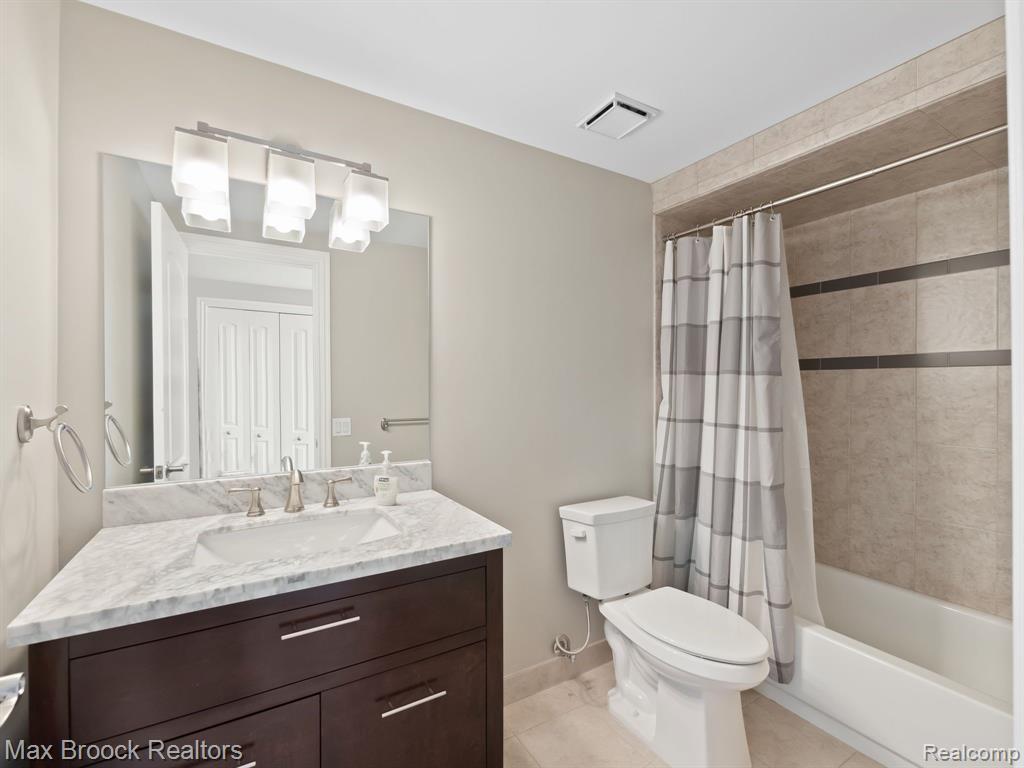 6608 Maple Lakes Drive Property Photo 40