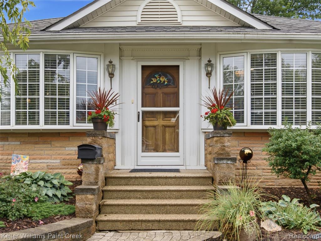 421 N Castell Avenue Property Photo 3