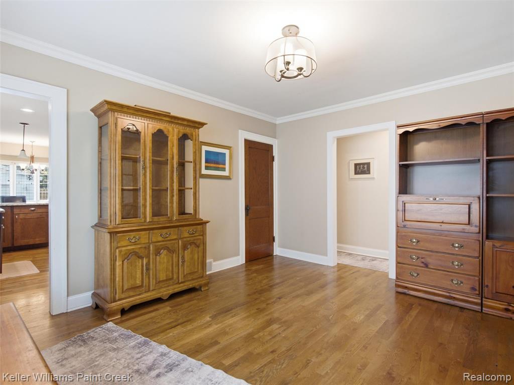 421 N Castell Avenue Property Photo 8