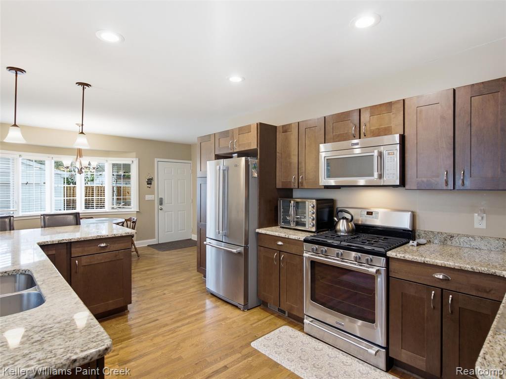 421 N Castell Avenue Property Photo 10