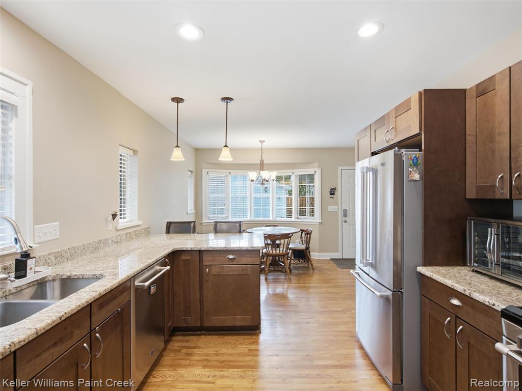 421 N Castell Avenue Property Photo 11