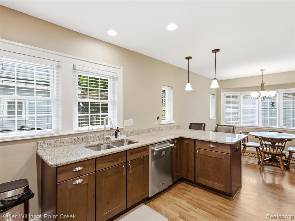 421 N Castell Avenue Property Photo 13