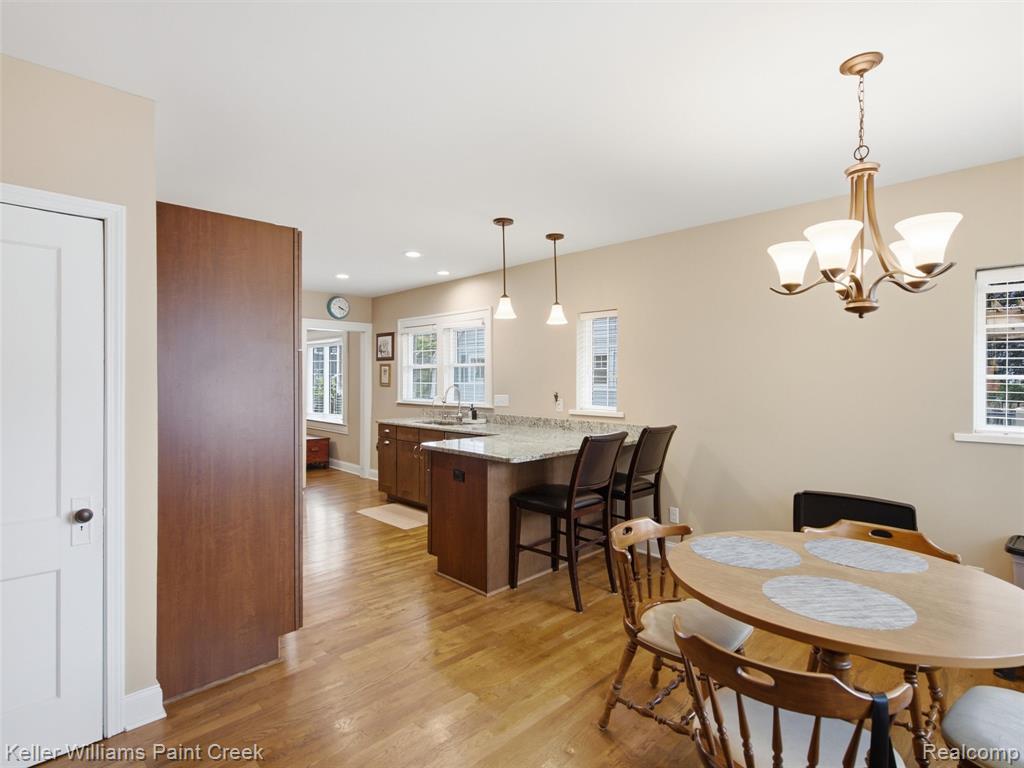 421 N Castell Avenue Property Photo 16