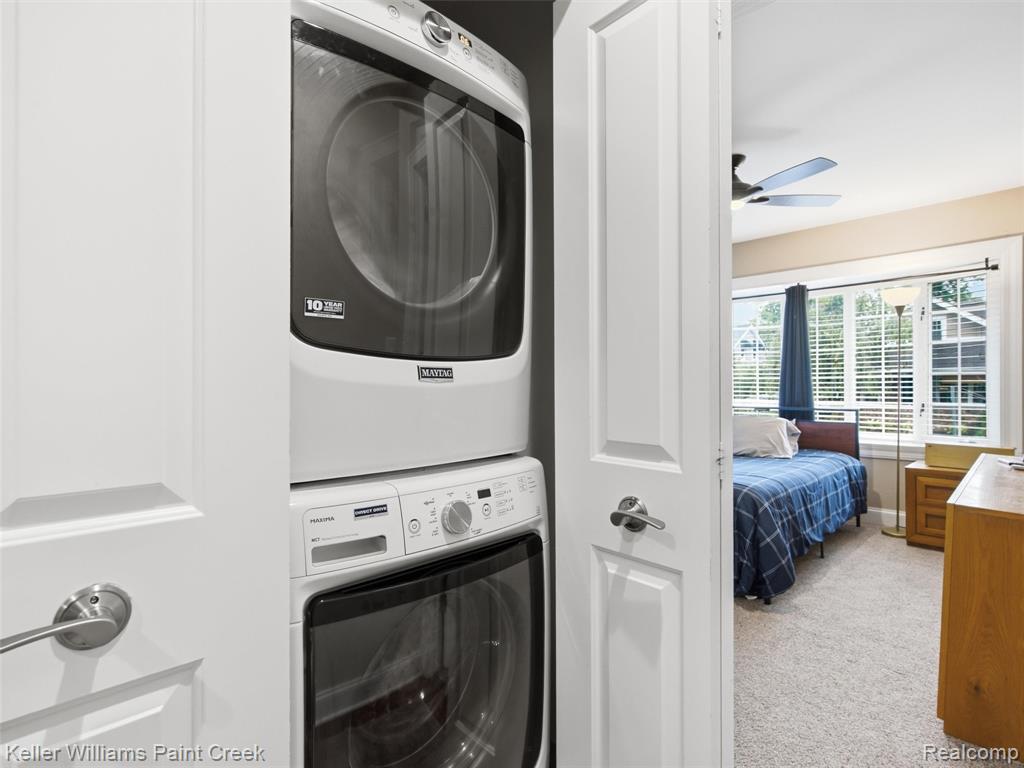 421 N Castell Avenue Property Photo 22