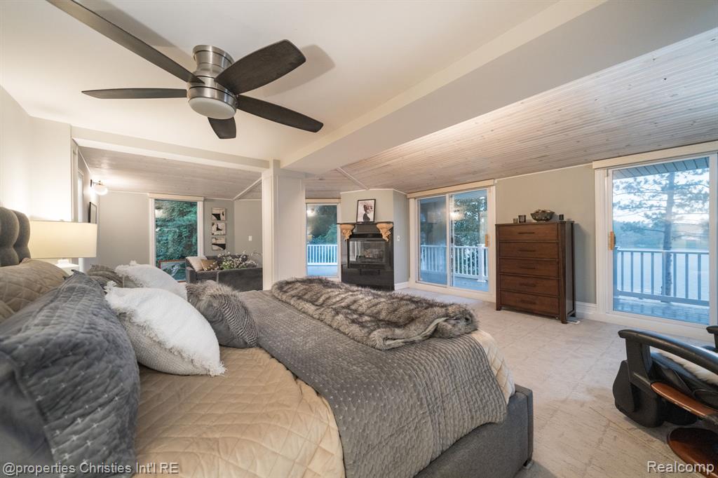 900 Indianwood Road Property Photo 16