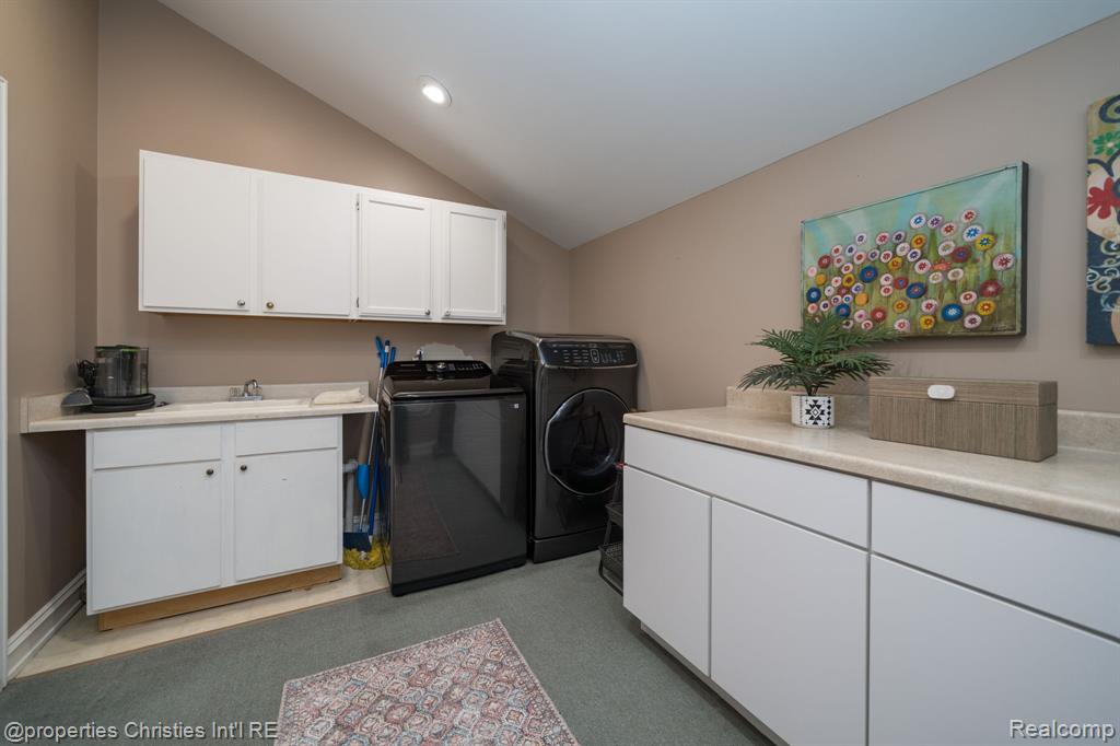 900 Indianwood Road Property Photo 38