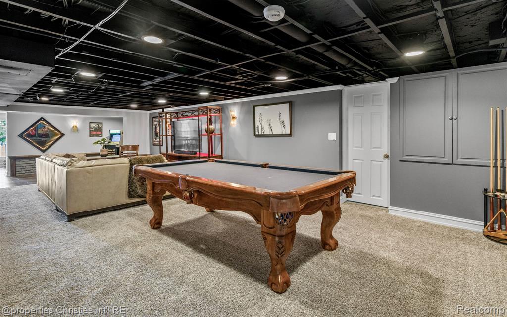 900 Indianwood Road Property Photo 42