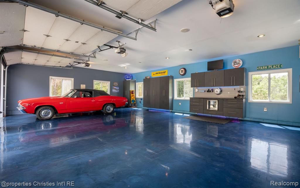 900 Indianwood Road Property Photo 55