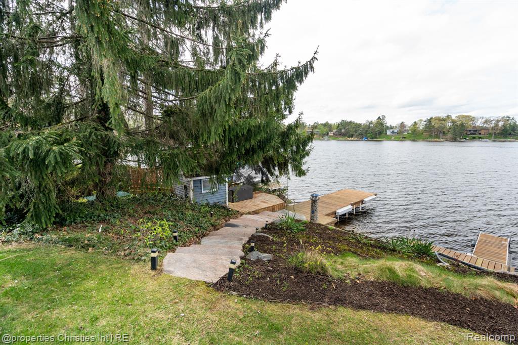 900 Indianwood Road Property Photo 61