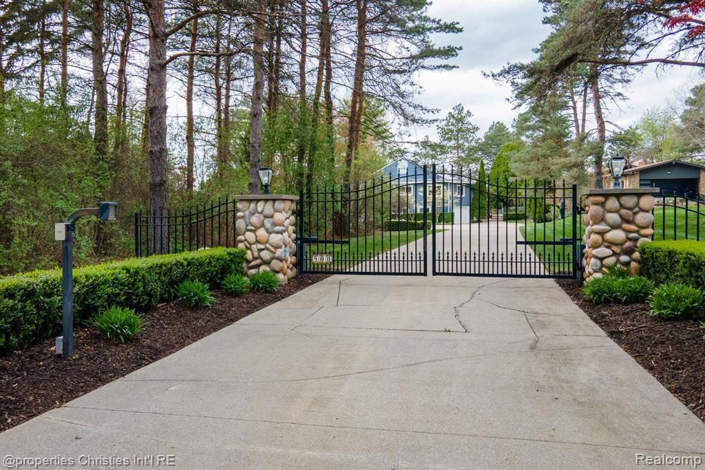 900 Indianwood Road Property Photo 64