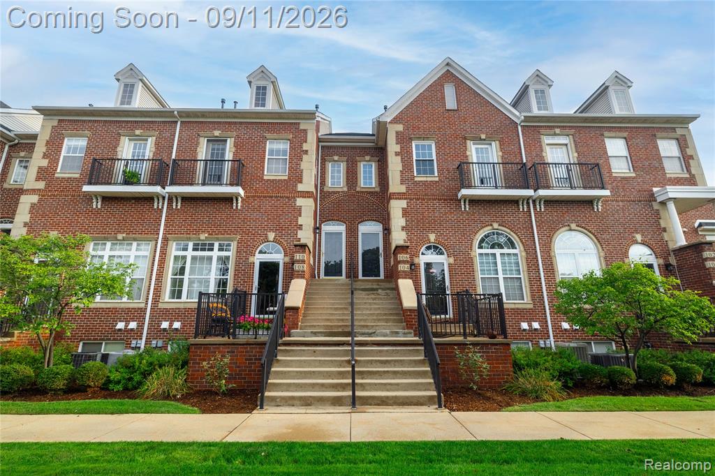 110 West Road Property Photo 2
