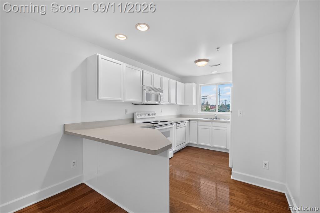 110 West Road Property Photo 15