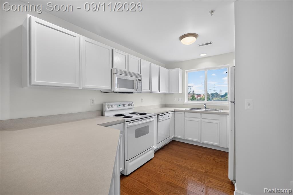 110 West Road Property Photo 16