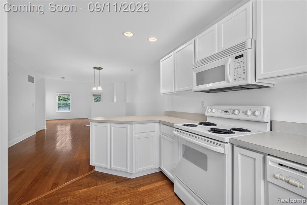 110 West Road Property Photo 19