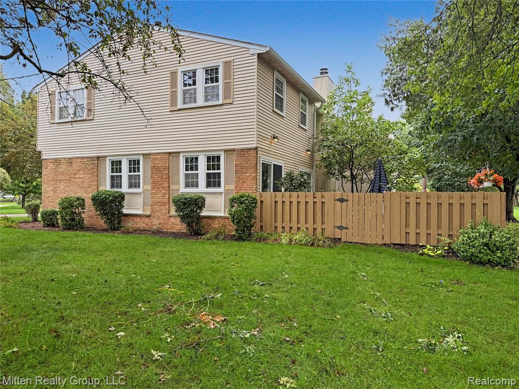 1699 Brentwood Drive Property Photo 4