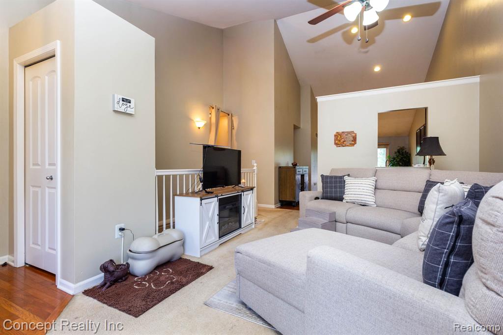 20742 Doves Pointe Drive Property Photo 9
