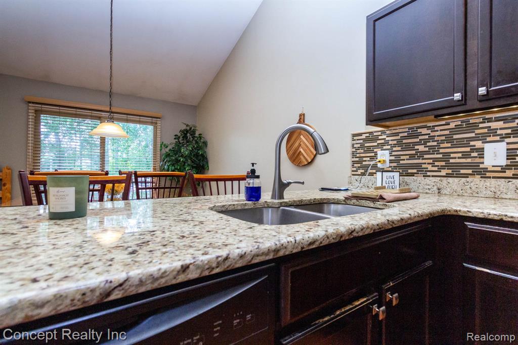20742 Doves Pointe Drive Property Photo 13