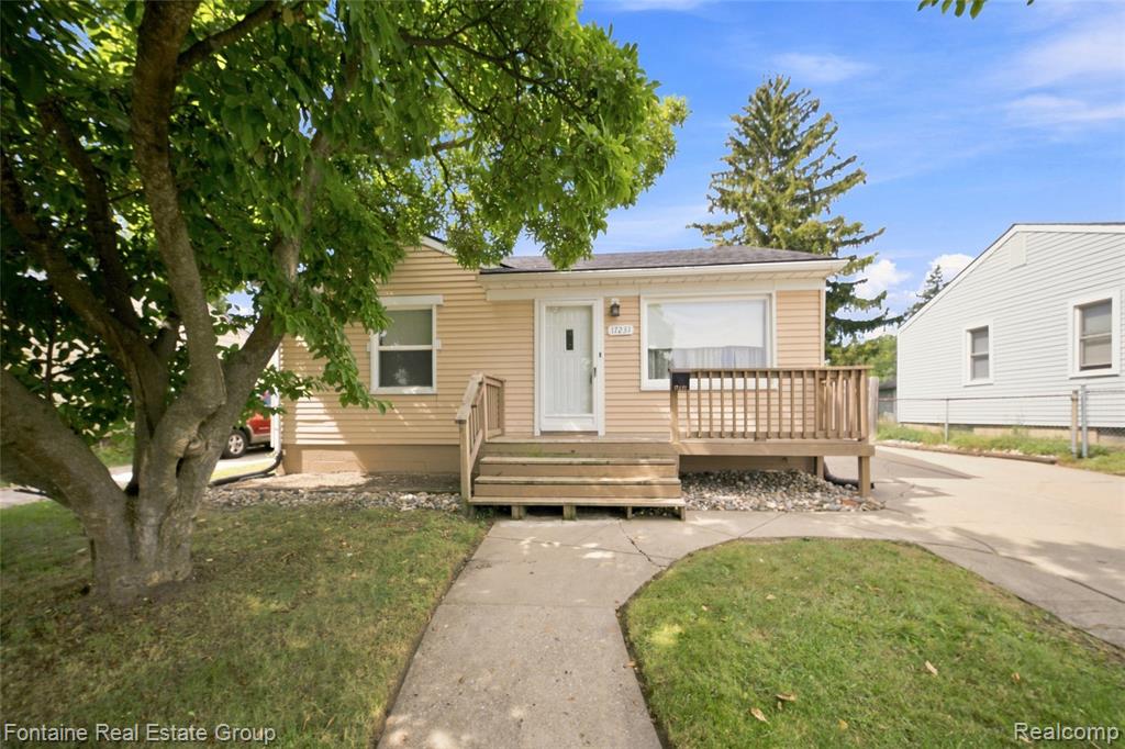 17231 Beech Daly Road Property Photo 1