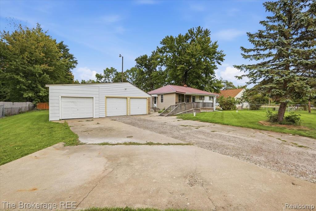 11973 E Brooks Road Property Photo 2