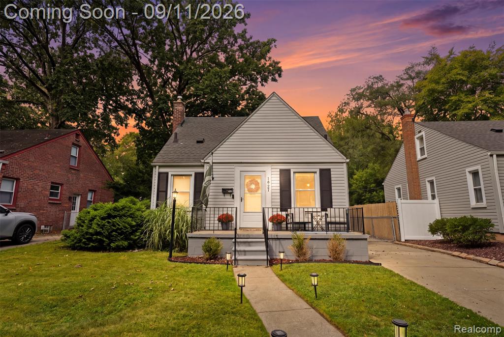 1027 N Vermont Avenue Property Photo 1