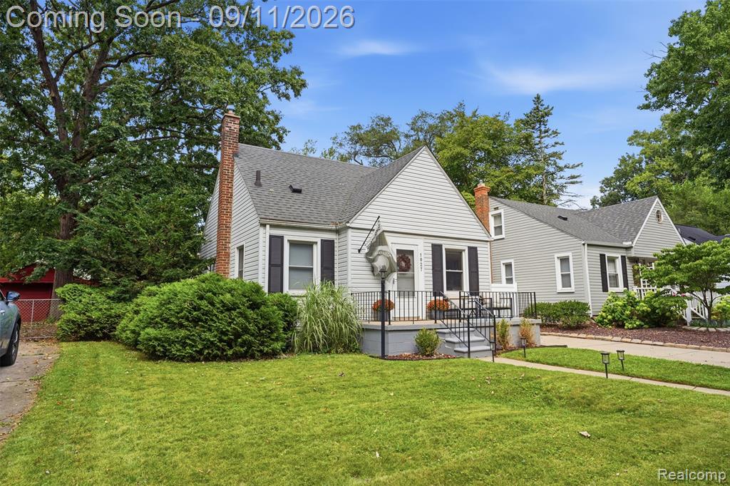 1027 N Vermont Avenue Property Photo 2