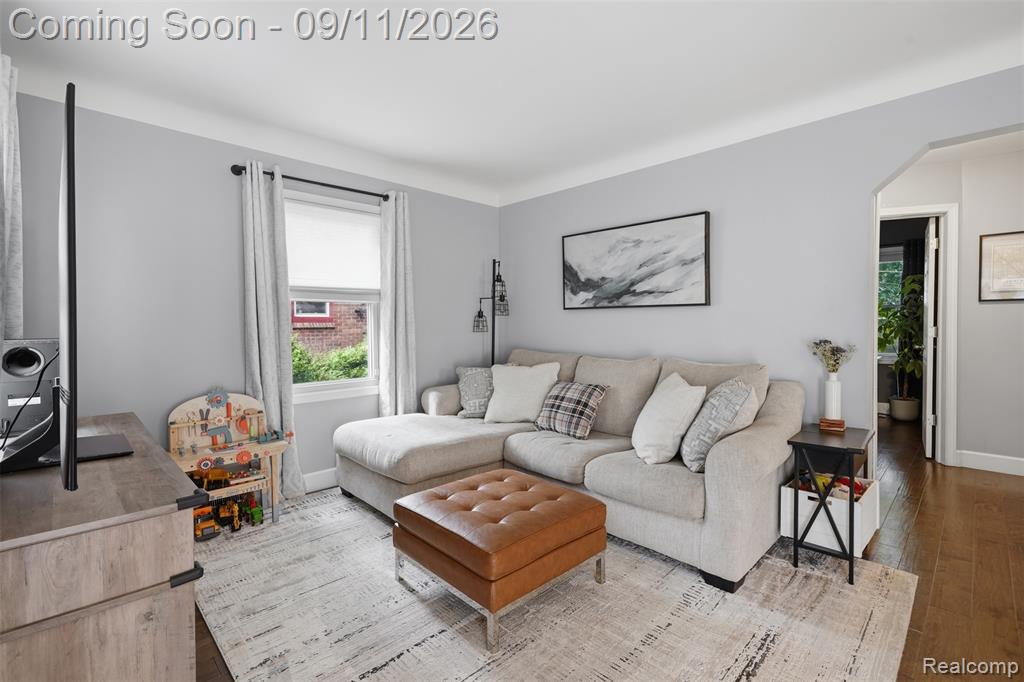 1027 N Vermont Avenue Property Photo 4