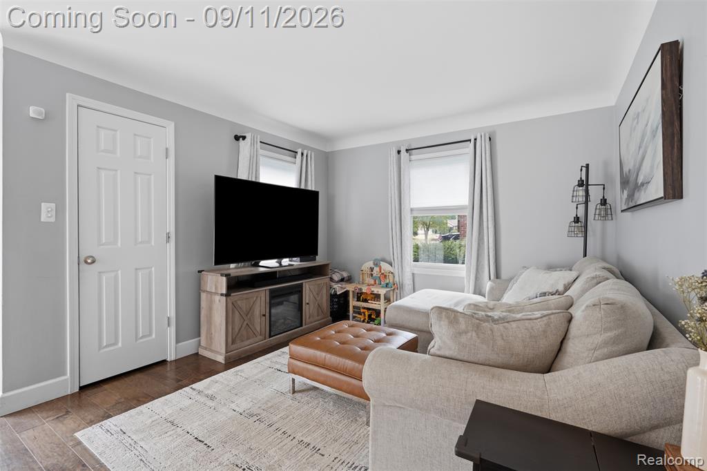 1027 N Vermont Avenue Property Photo 5