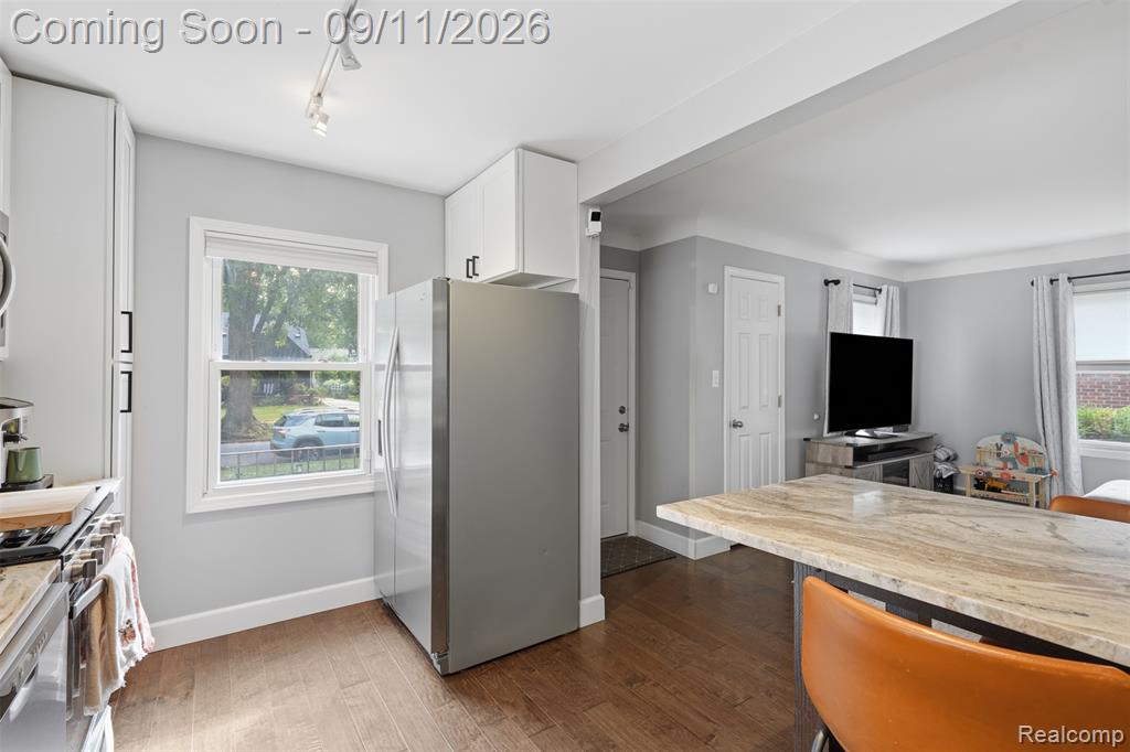 1027 N Vermont Avenue Property Photo 9