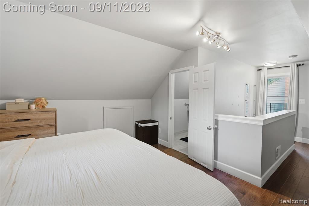 1027 N Vermont Avenue Property Photo 15