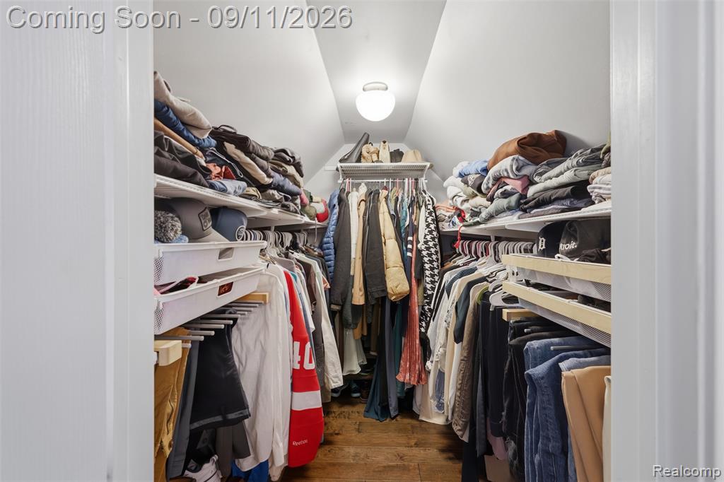 1027 N Vermont Avenue Property Photo 17