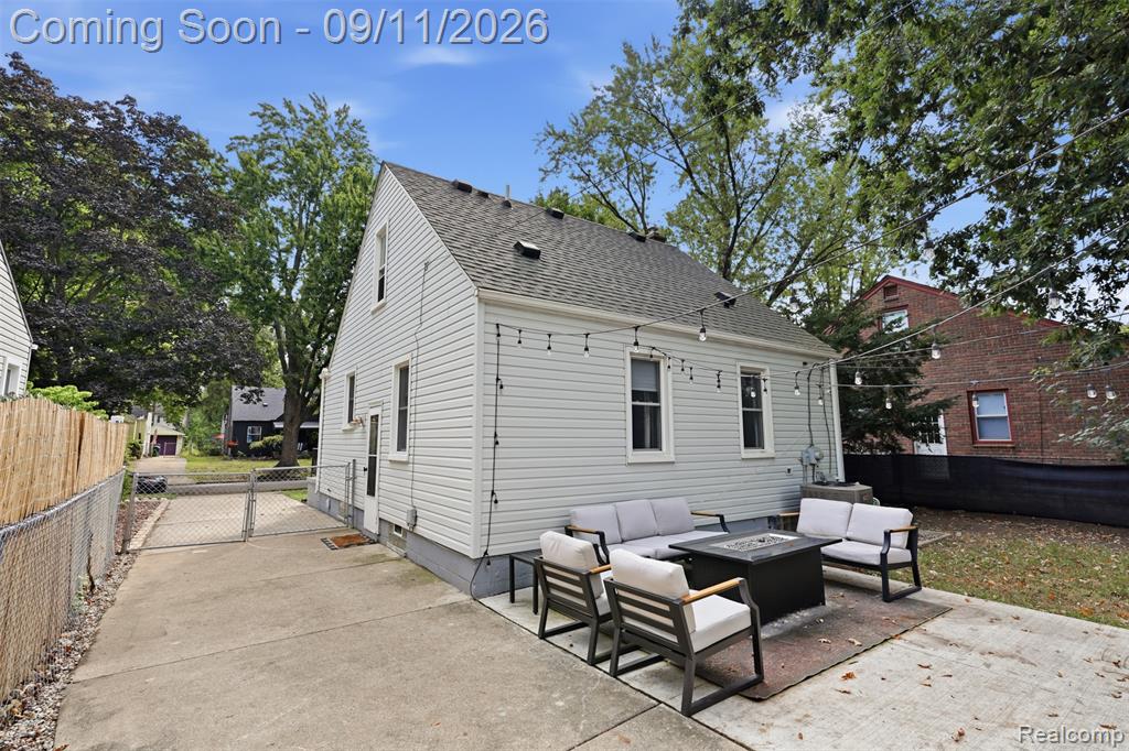 1027 N Vermont Avenue Property Photo 24
