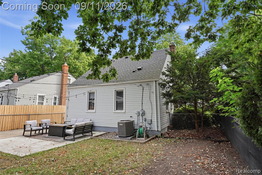 1027 N Vermont Avenue Property Photo 26