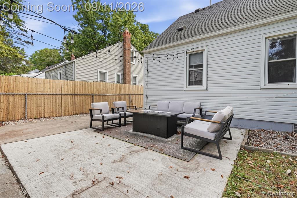 1027 N Vermont Avenue Property Photo 27