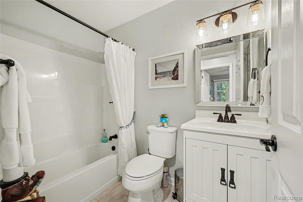 9031 E Lake Road Property Photo 16
